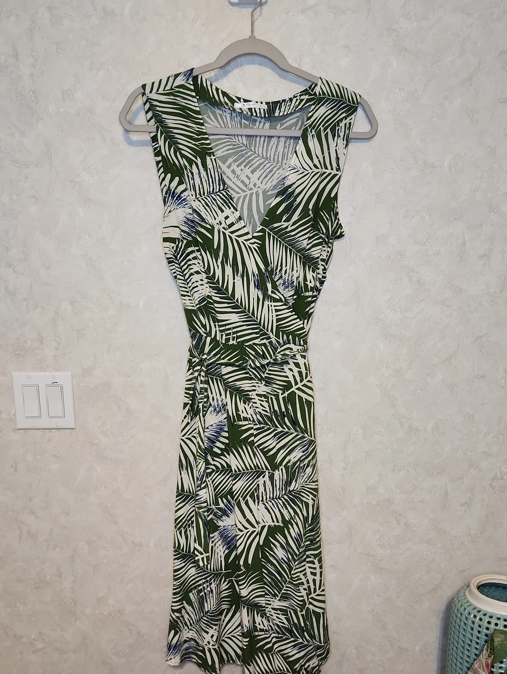 CUPSHЕ Women's Midi Dress in Green & White Size Medium